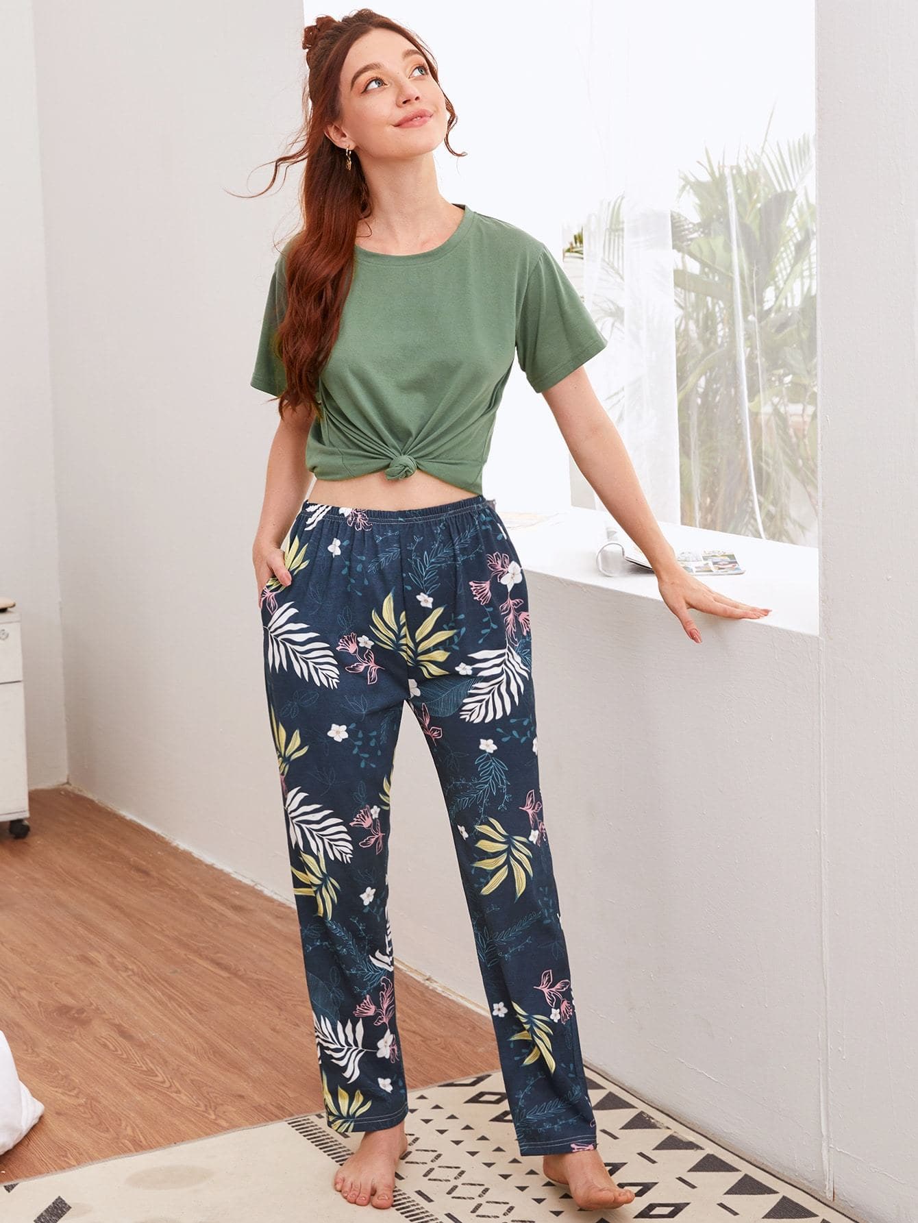 Round Neck Plants Print Pyjama Sleepwear Set