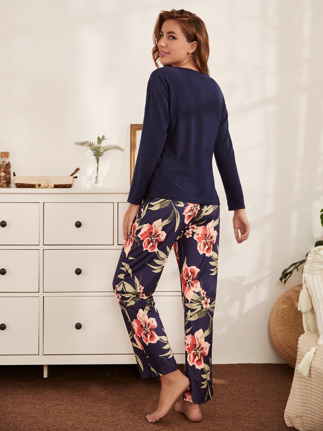 Round Neck Plants Print Drop Shoulder Pyjama Sleepwear Set