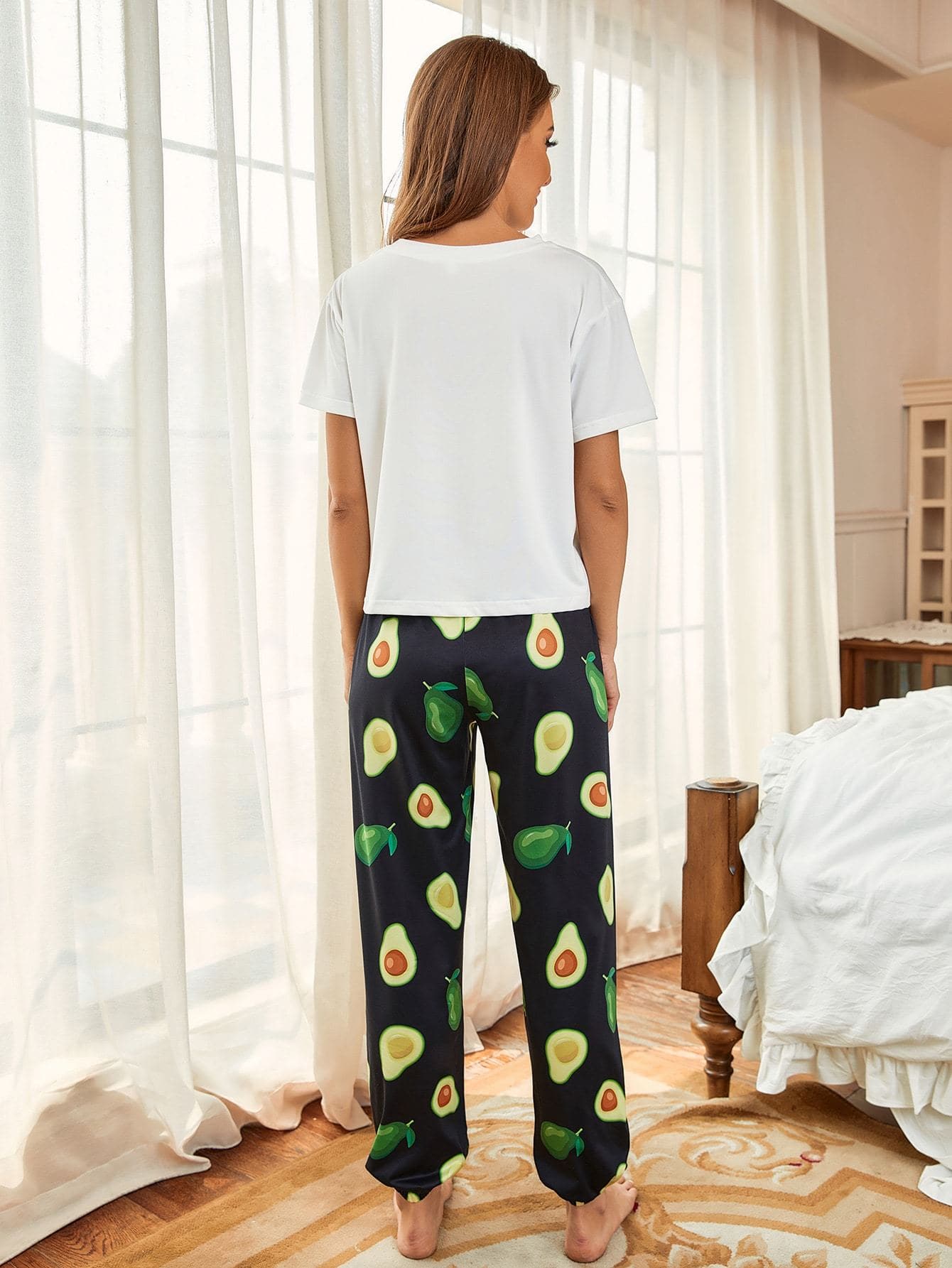 Round Neck Cartoon Avocado Print Pyjama Sleepwear Set