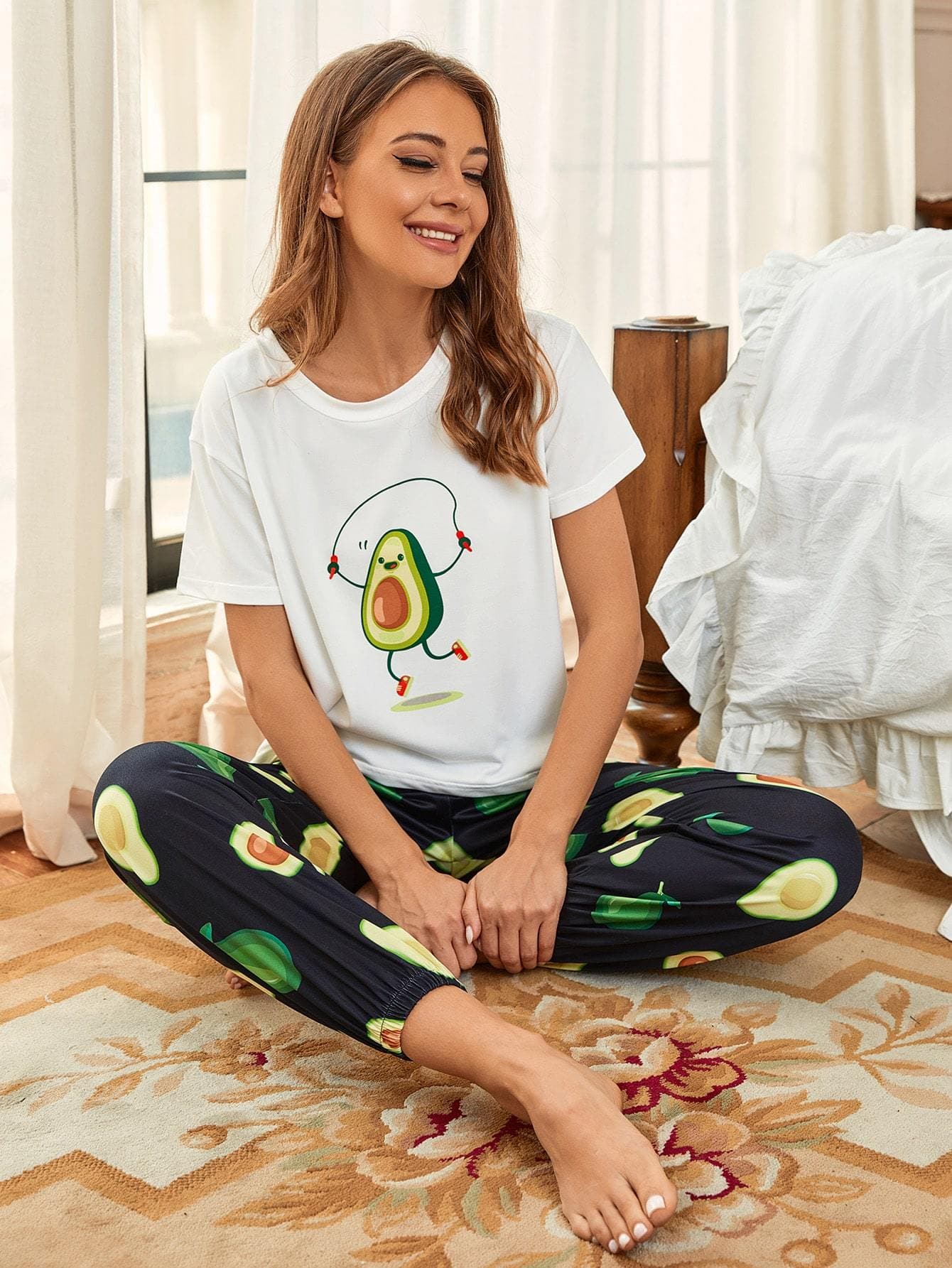 Round Neck Cartoon Avocado Print Pyjama Sleepwear Set