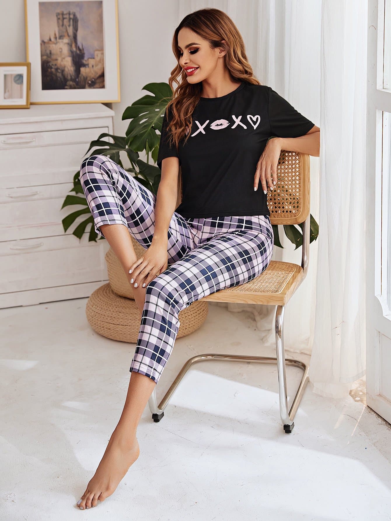 Round Neck Lip and Plaid Print Pyjama Sleepwear Set
