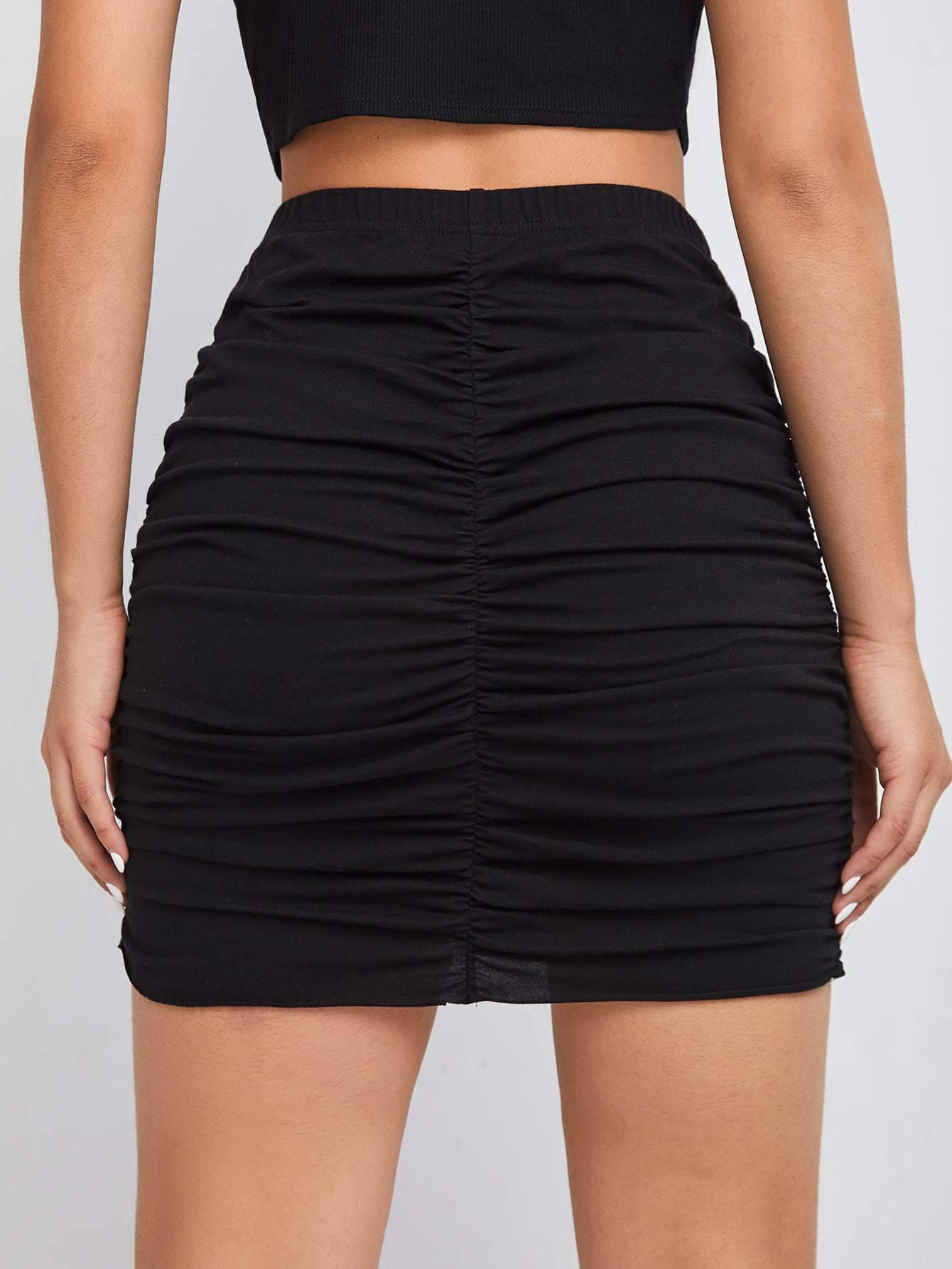 Black Solid Skinny Ruched Slim Fit Mini Skirt