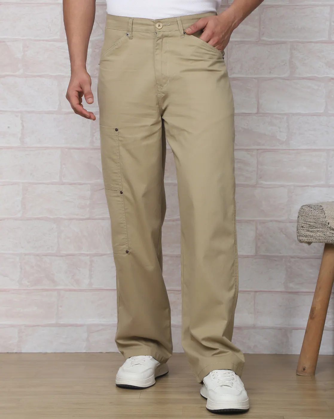 Relaxed Fit Full Length Fly With Button Closure Trousers